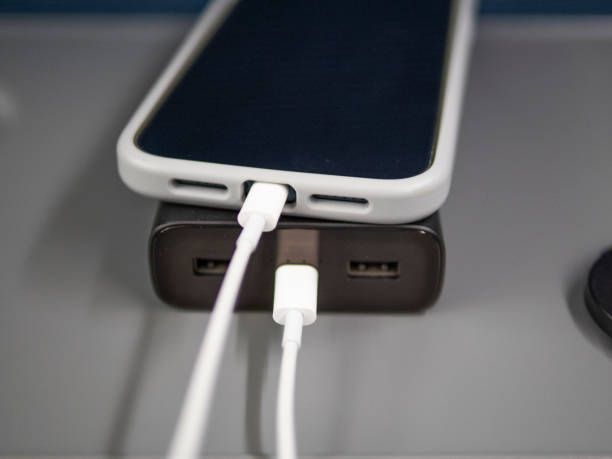 use-a-power-bank-to-charge-your-phone