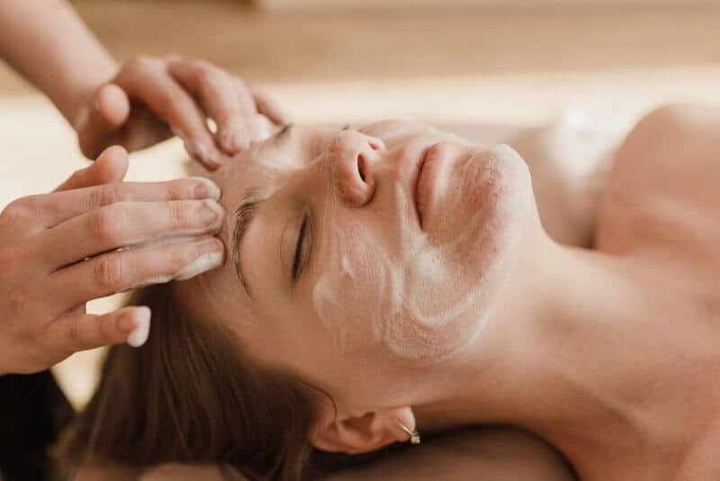 spa-treatments-facial